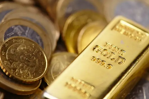 طلا حمایت ۲۰۰۰ دلاری را از دست داد  									در نخستین روز کاری از هفته جدید معاملاتی، طلای جهانی در