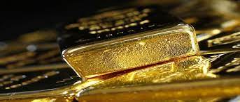 نوسان اونس طلا در بازه ای محدود  									قیمت طلا در روز جمعه و پیش از تعطیلی بازار افزایش یافت و د
