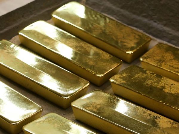 طلای جهانی در انتظار ماند  									قیمت جهانی طلا امروز(چهارشنبه) با توجه به اینکه سرمایه‌گذاران من