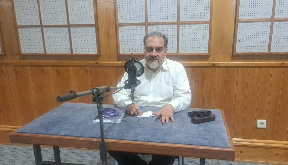 علی فخر موحدی عنوان کرد: افراد جدیدی که بدون لحاظ معیارهای تخصصی و از طریق درگاه ملی مجوزها درچند سال گذشته ، وارد صنف طلا شده اند؛ با تشکیل «کلونی» و شبکه در حال نفوذ به این صنعت پاک هستند. اگر این افراد متولی صنعت طلا و جواهر شوند، دیگر کسی قادر...