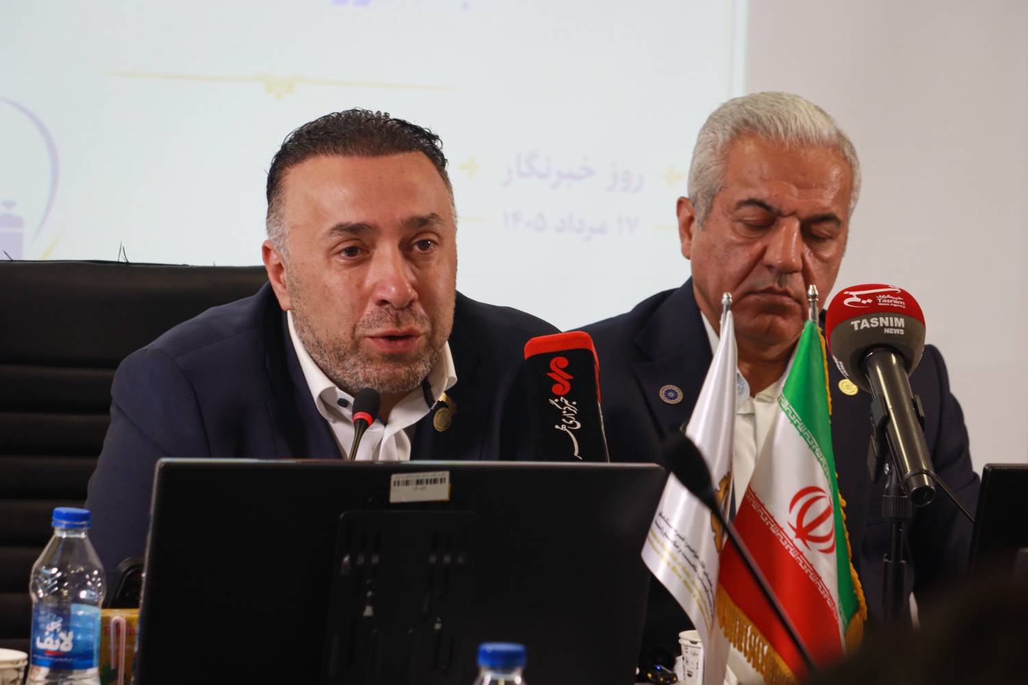 عضو اتحادیه تولیدکنندگان طلا و جواهر، با بیان اینکه یک چمدان مصنوعات طلا ارزشی معادل 500 هزار بشکه نفت دارد، تاکید کرد: تنها راه نجات صنعت طلا در شرایط فعلی، تمرکز بر صادرات است، و با راهاندازی اولین پایانه صادراتی گوهرسنگها و فلزات گرانبها ، ف...