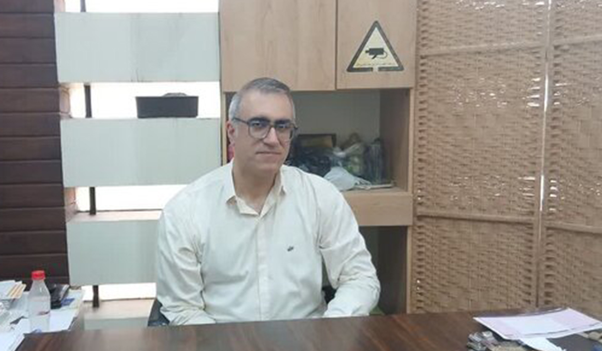 نائب‌رئیس صنف طلا و جواهرات بابل با هشدار درباره تبعات گسترش خرید طلای آب‌شده در بازار گفت: افزایش تقاضا برای این نوع طلا باعث شده بخش قابل توجهی از سرمایه‌ها به جای ورود به چرخه تولید، در خانه‌ها نگهداری شود؛ موضوعی که به رکود کارگاه‌های طلاسازی ...