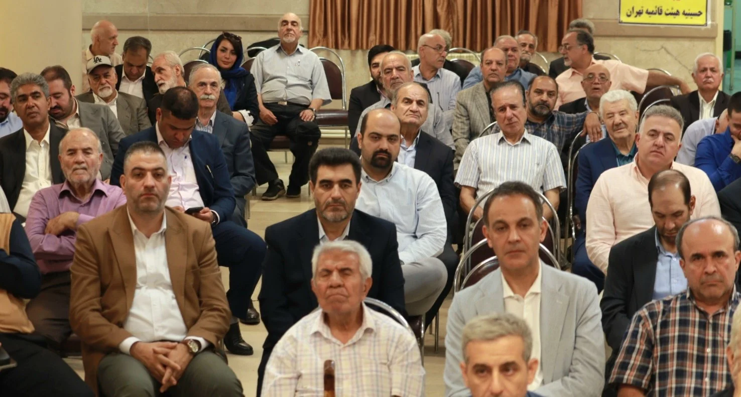 در آستانه فصل جدیدی از مدیریت صنف و صنعت طلا، حسینیه قائمیه تهران میزبان گردهمایی فعالان، کارآفرینان و پیشکسوتان این صنعت بود؛ نشستی که با هدف هم‌اندیشی، انتقال تجربه و تبیین برنامه‌های فعالان صنفی برگزار گردید.