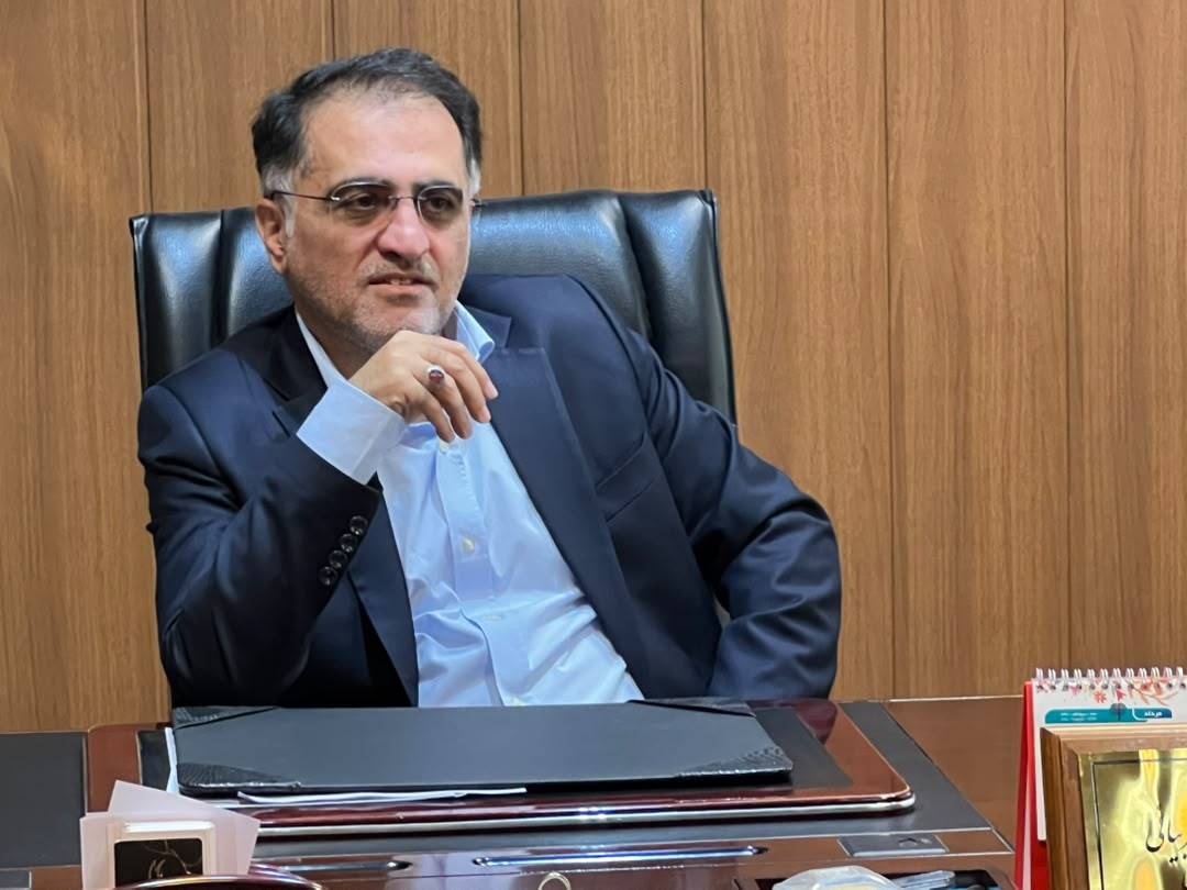 نایب‌رئیس اتحادیه طلا و جواهر تهران با تشریح آخرین وضعیت بازار، ضمن اشاره به کاهش مقطعی قیمت‌ها در پی عقب‌نشینی نرخ دلار و اونس جهانی، تأکید کرد: با توجه به متغیرهای ارزی و فضای سیاسی ملتهب کشور فرمان قیمت‌ها در بازار طلا اکنون دست دلار است وروند ...