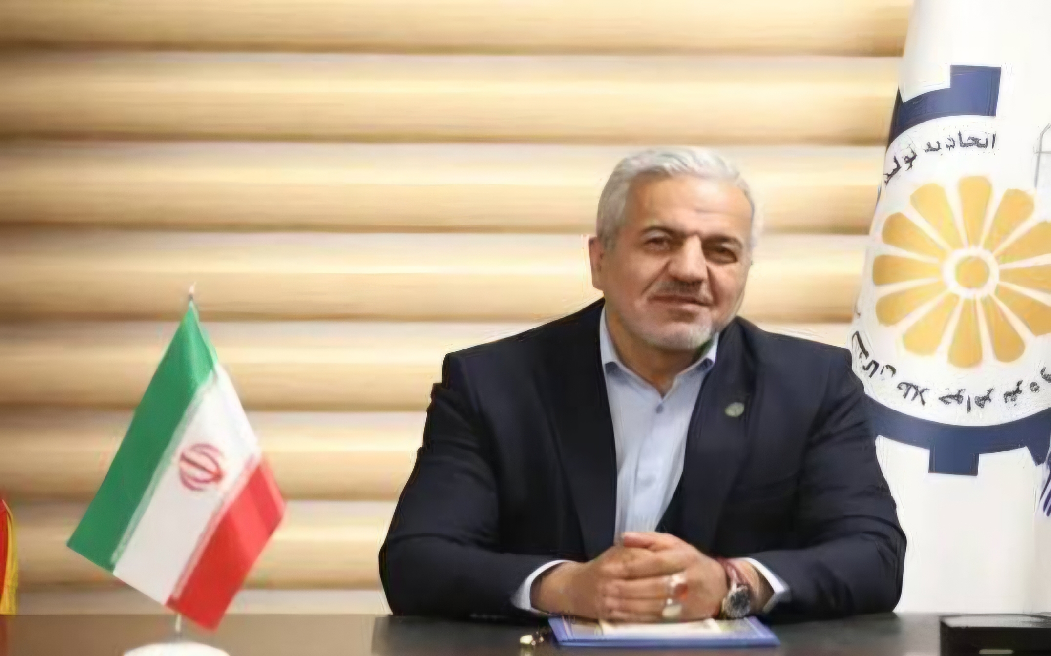 رئیس اتحادیه تولیدکنندگان و صادرکنندگان طلا، جواهر، نقره و سنگ‌های قیمتی ایران با تاکید بر لزوم نگاه بلندمدت به سرمایه‌گذاری در بازار طلا گفت: تجربه ماه‌های اخیر نشان می‌دهد واکنش‌های هیجانی به نوسانات کوتاه‌مدت معمولاً به زیان سرمایه‌گذاران تمام ...