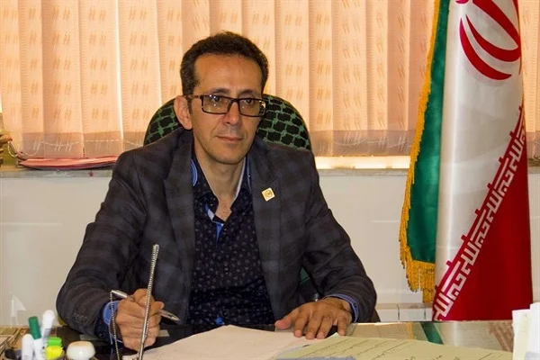 رئیس اتحادیه طلا و جواهر همدان اعلام کرد: درخواست‌های جدید پروانه کسب نشان می‌دهد ویترین‌داران به‌تدریج در حال خروج از بازار مصنوعات طلا و حرکت به سمت معاملات آب‌شده و سکه هستند.