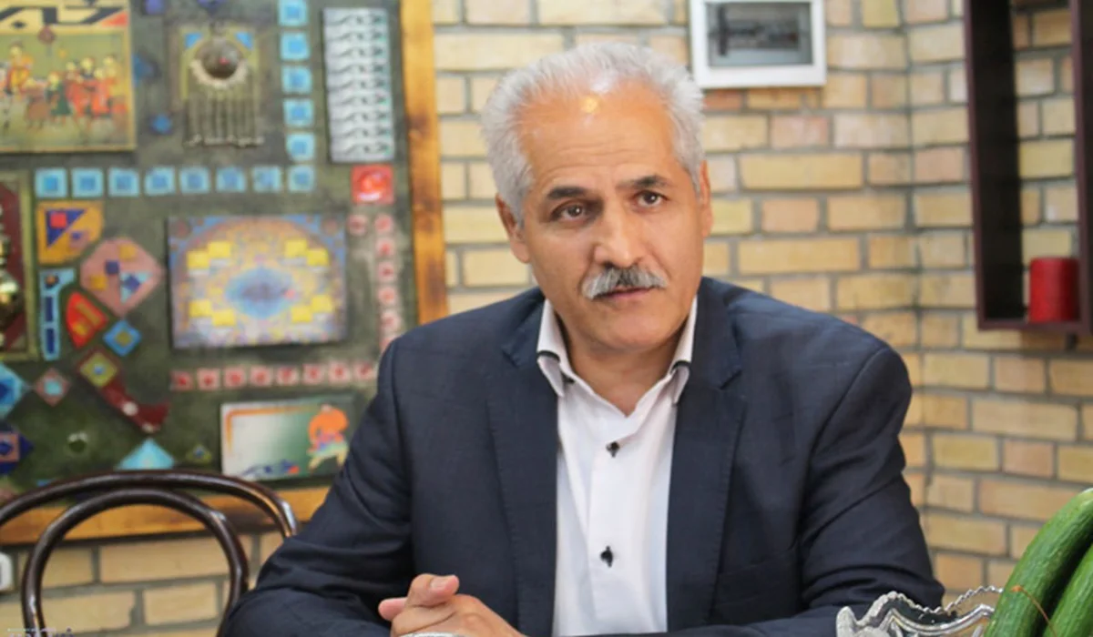 رئیس اسبق اتحادیه طلا و جواهر تهران گفت: اگر توافق اتفاق بیفتد، تنش‌های بازار از بین خواهد رفت. در این صورت، اگر قیمت هر گرم طلا بین 4 و نیم تا 5 میلیون تومان ثابت بماند، برای بازار بسیار خوب است؛ چون هم خریداران می‌توانند راحت خرید کنند، هم فروشن...