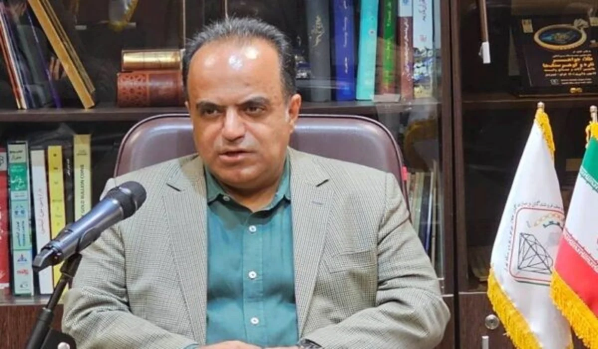 نوسانات شدید قیمت و بی‌ثباتی بازار طلا، بخش تولید را وارد مرحله بحران کرده است؛ به‌طوری که طی یک سال گذشته بین 3 تا 5 درصد از کارگاه‌های طلا تعطیل شده‌اند و بسیاری از واحدهای فعال نیز تنها با حدود یک‌سوم ظرفیت نیروی انسانی به کار خود ادامه می‌دهند.