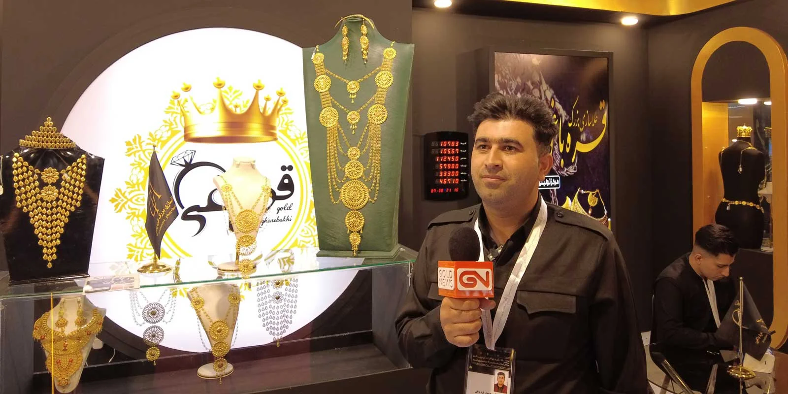 در شرایطی که سال‌ها بازار داخلی تحت سلطه واردات طلاهای سنگین و پرهزینه امارات بود، یکی از واحدهای تولیدی ایرانی در منطقه آزاد ماکو با اتکا بر هنر اصیل طلاسازی ایرانی، مستقیماً وارد عرصه رقابت شد و با طراحی و تولید نسخه‌های سبک‌تر و ظریف‌تر از مدل‌...