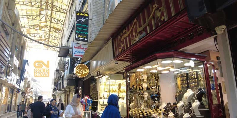 بازار تاریخی زرگرهای شیراز، با سابقه‌ای بیش از هفت دهه، هنوز مأمن پیشکسوتانی است که طلای اعتماد مردم را گران‌تر از شمش می‌دانند. آنان از سیاست‌های آموزشی ناپخته، ورود افراد نابلد و رقابت ناسالم با عنوان: 