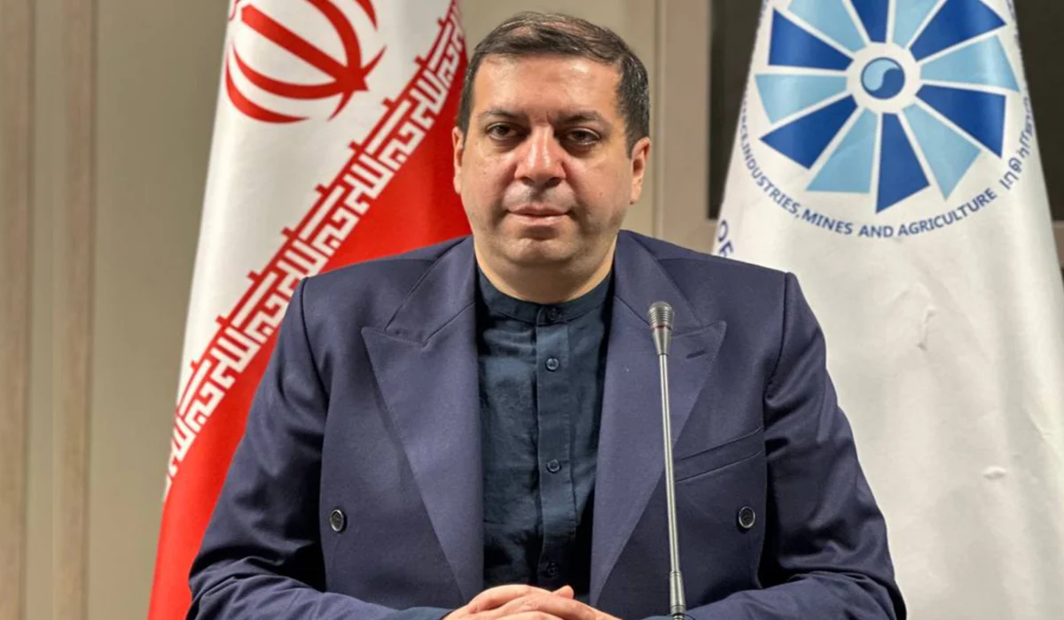رییس انجمن تولیدکنندگان طلا و جواهر استان تهران عنوان کرد: در نتیجه فشارهایی که به صنعت تولید طلا آمده ، تعدادی از کارگاه های تولیدی طلا در تهران دست به تعدیل نیروی گسترده زده اند و بر اساس آماررسیده به انجمن ، کارخانه های طلاسازی تهران جمعا بیش ...